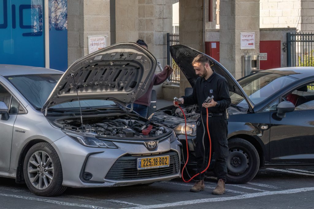 how to jump start a car