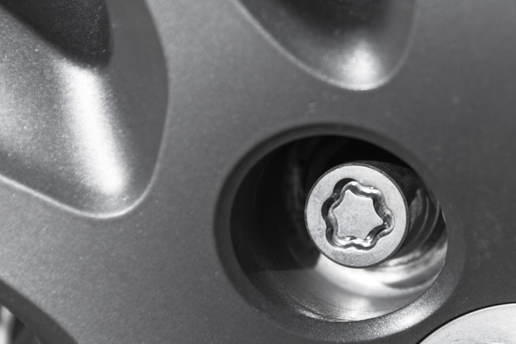 locking wheel nut